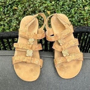 ▶️ Vionic ◀️ TRIPLE STRAP AMBER ADJUSTABLE SANDAL- gold cork-9